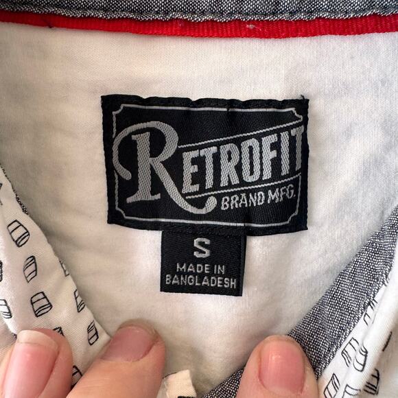 Solo cup short sleeved button down retrofit size men’s small shirt amazing !! - Picture 3 of 4